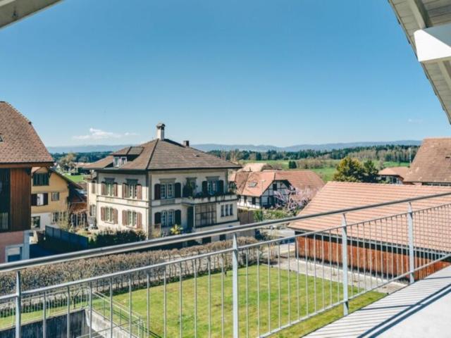 Grosszügige Dachwohnung mit edlem Naturstein