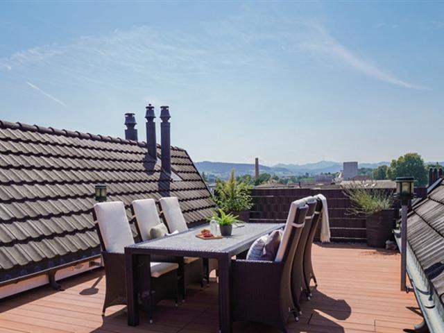 GROSSZÜGIGE DACHWOHNUNG MIT TRAUMTERRASSE