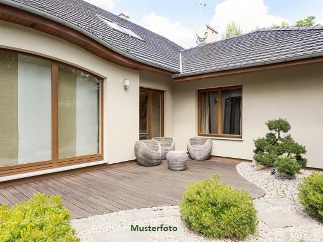 Großzügige Doppelhaushälfte mit Garten und Garage