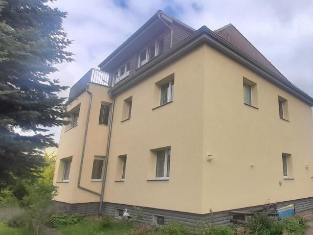 Großzügige Drei Zimmer Wohnung im Erdgeschoss