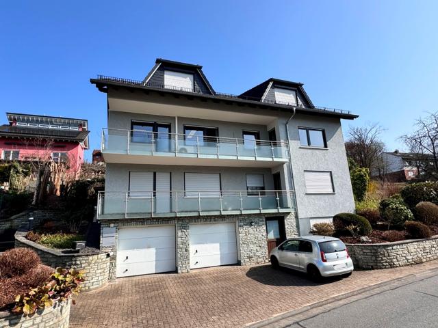 Großzügige Dreizimmer Wohnung mit herrlichem Blick