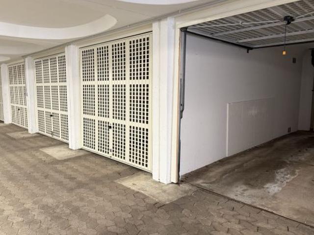 Großzügige Eigentumswohnung mit 2 Bädern, Loggia, Aufzug und Tiefgaragenstellplatz