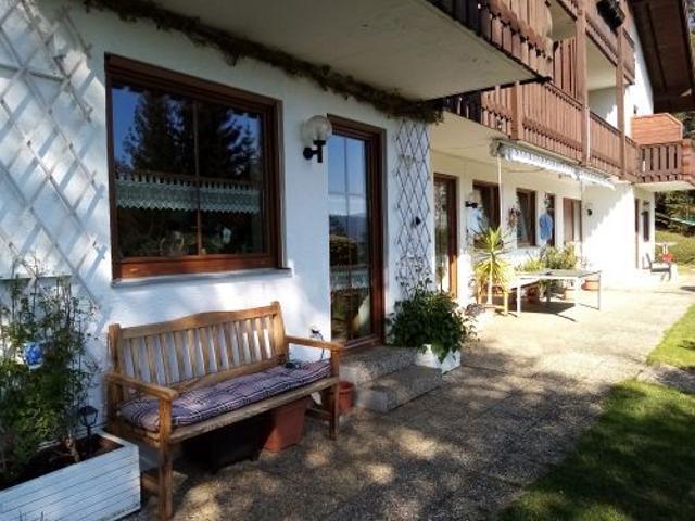 Großzügige Eigentumswohnung mit Garage und Terrasse. Super Fernsicht