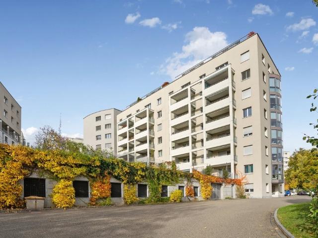 Grosszügige Erdgeschoss Wohnung mit Gartensitzplatz