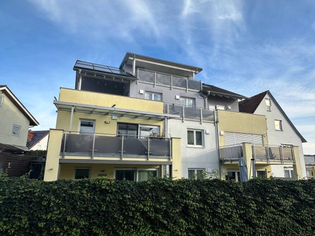 Großzügige, gepflegte 4,5 Zi, Penthouse Wohnung mit See und Bergsicht in Friedrichshafen!