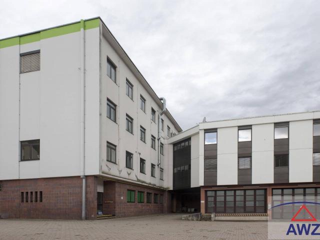 Großzügige Gewerbefläche im Altbau: Perfekt für Praxis, Therapie oder Einzelhandel!