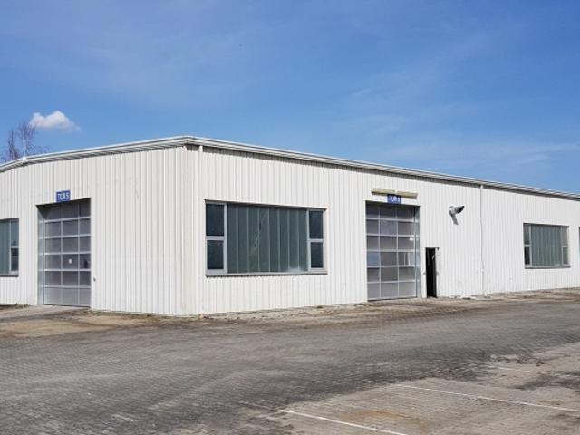 Großzügige Gewerbehalle mit Büroeinheiten!