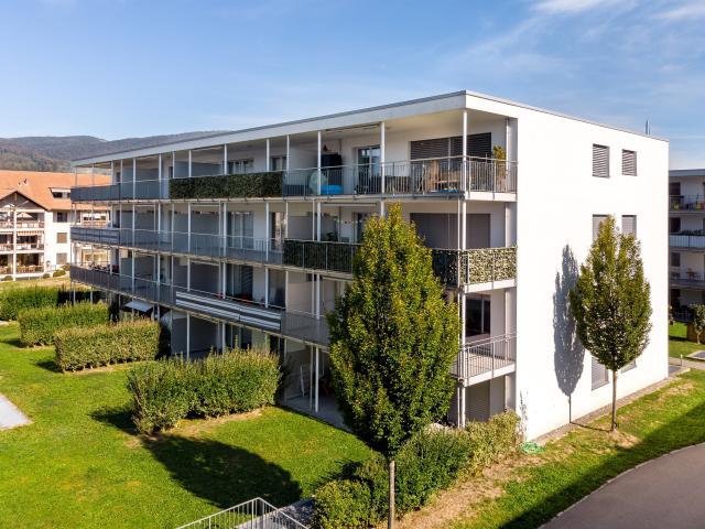 Grosszügige, helle Wohnung mit Sitzplatz