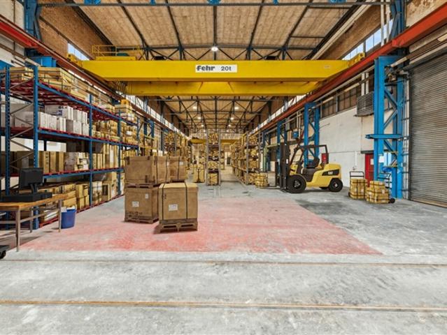 Grosszügige Industriehalle mit vielseitigen Nutzungsmöglichkeiten