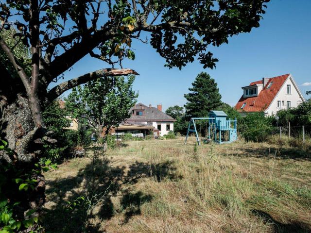 Großzügige Jahrhundertwende Villa mit großem Garten und Pool in zentraler Lage von Klosterneuburg!