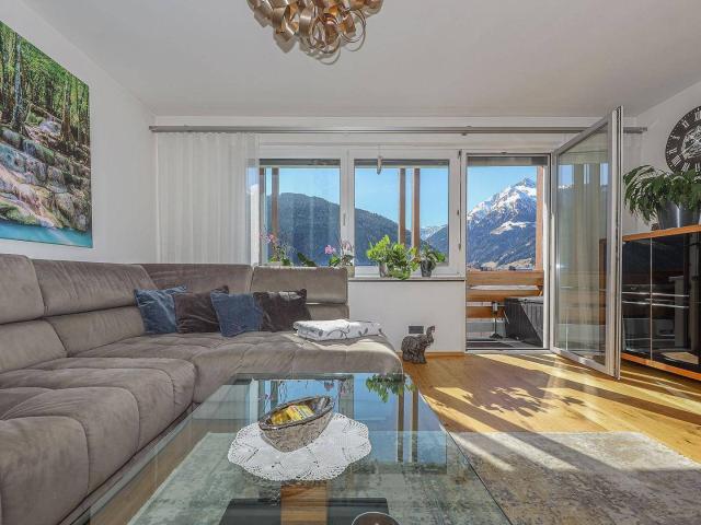 Großzügige Loggia am Burkerring für Familien mit atemberaubenden Bergblick