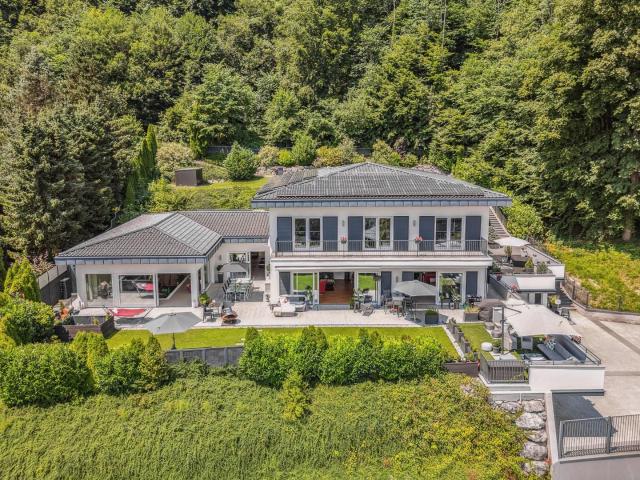 Großzügige moderne Liegenschaft in idyllischer und ruhiger Lage