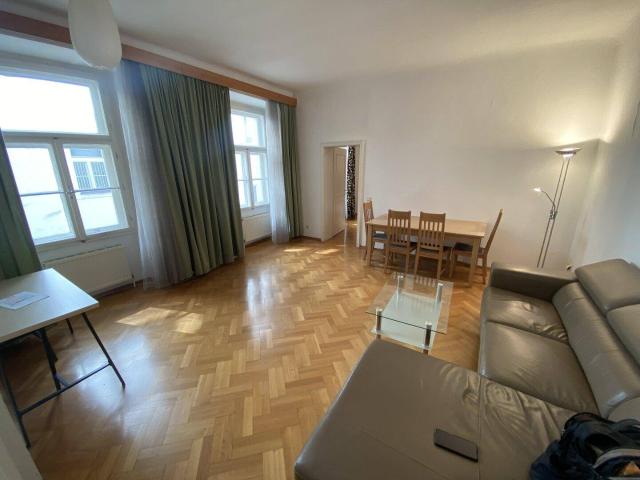 Großzügige, ruhige 2 Zimmer Wohnung im 1. Bezirk Nähe Kärntner Straße