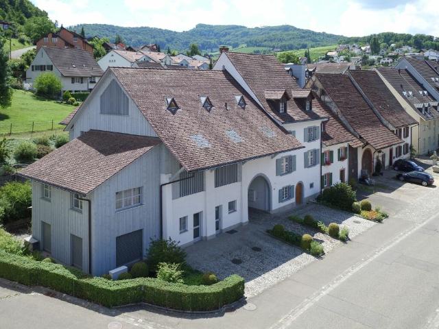 Grosszügige, sehr gepflegte 3.5 Zimmer Wohnung mit sonnigem Balkon