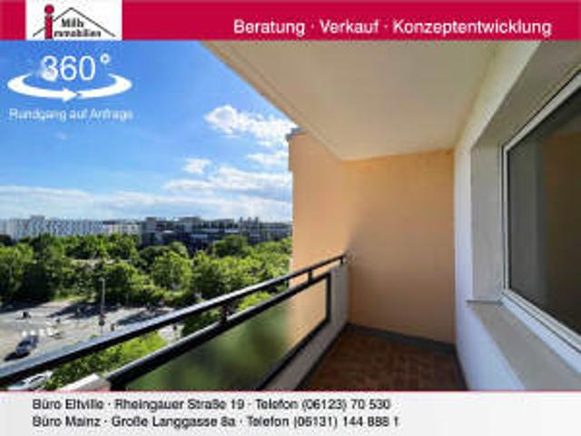 Großzügige, super sonnige Eigentumswohnung mit Aufzug und schönem Balkon in guter Lage
