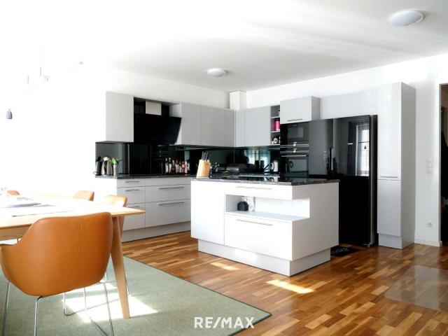 Großzügiger 97 m² Single oder Pärchenhit inkl. Balkon und Tiefgarage