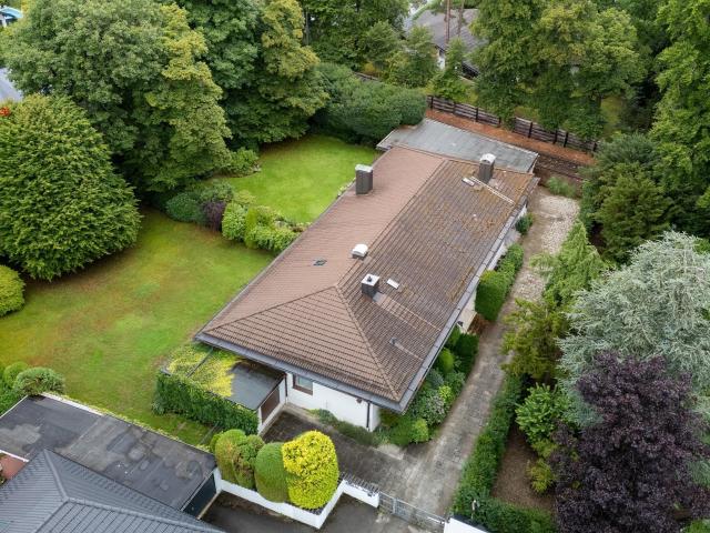 Großzügiger Bungalow mit DG Ausbaupotential und traumhaftem Garten in Grünwald – Ihr Rückzugsort!