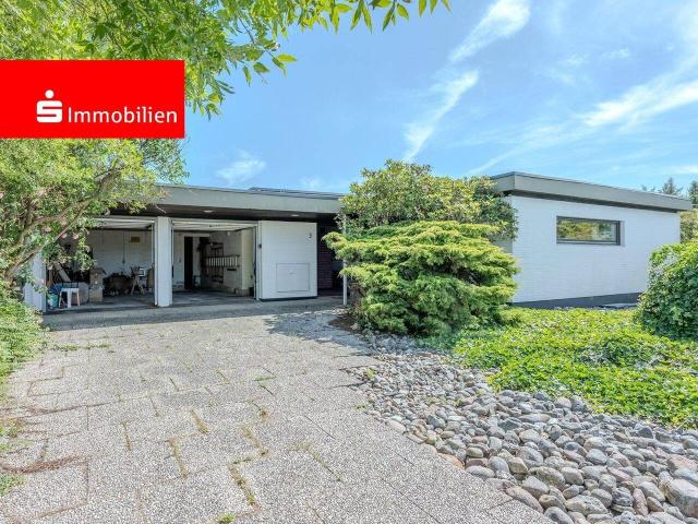 Großzügiger Bungalow mit Doppelgarage im Grünen