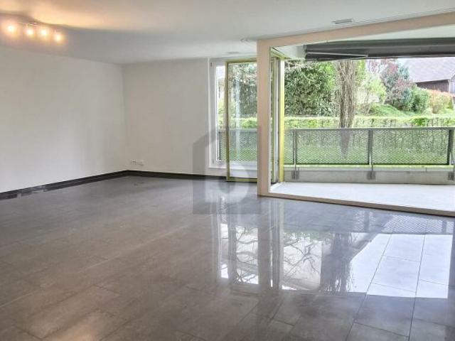 GROSSZÜGIGER GRUNDRISS IN DER STADT