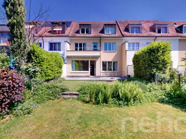 Grosszügiges 7 Zimmer eingebautes Reiheneinfamilienhaus