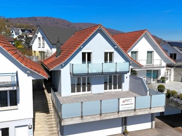 Grosszügiges 4.5 Zi EFH mit grosser Terrasse mit fantastischer Fernsicht bis zu den Alpen