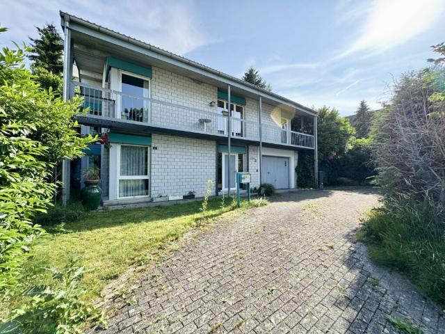 Grosszügiges 6.5 Zimmer EFH mit Garten und Wintergarten