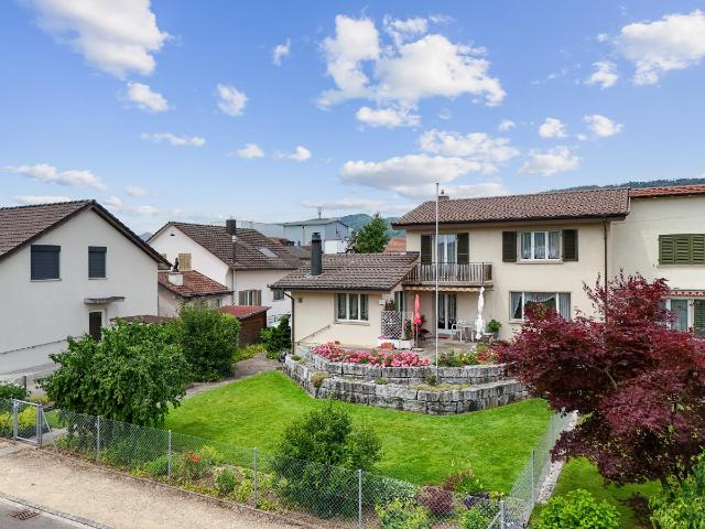 Grosszügiges 6.5 Zimmer Einfamilienhaus mit traumhaftem Garten