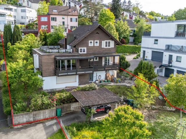 Grosszügiges 8.5 Zimmer Familienhaus mit viel Platz und Potenzial