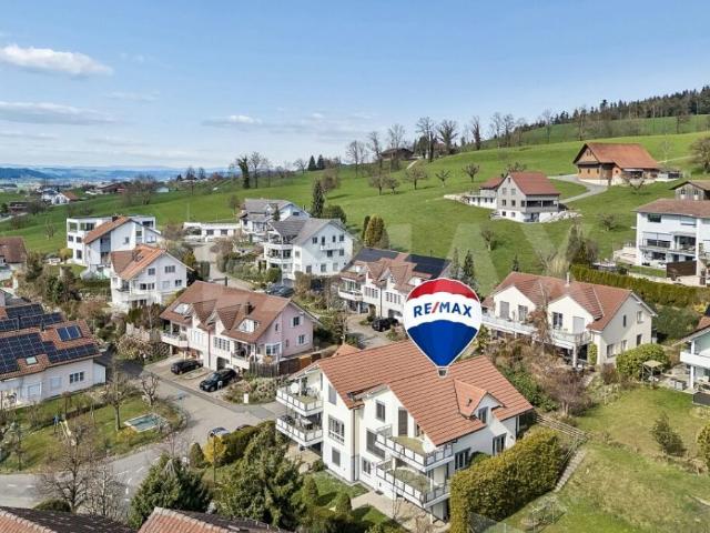Grosszügiges 8½ Zimmer Doppeleinfamilienhaus in ruhiger Lage