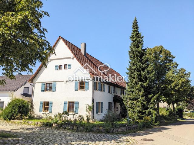 Großzügiges Bauernhaus in ruhiger Lage am Brunnenplatz