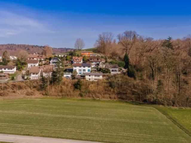 Grosszügiges Grundstück in idyllischer Lage mit vielen Möglichkeiten