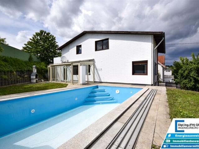 Großzügiges Ein bzw. Zweifamilienhaus mit Pool, Wintergarten, Garagen & Top Anbindung – Grünlage in Ansfelden