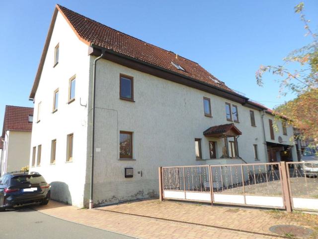 Großzügiges Ein bis Zweifamilienhaus mit Potential in ruhiger und schöner Lage von Uhlstädt zu verkaufen