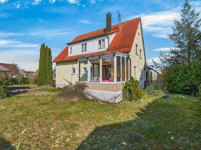 Großzügiges Ein Zweifamilienhaus mit Gartenidylle viel Platz, viel Potenzial in Weidenstetten