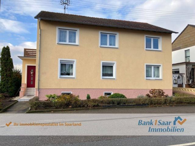 Großzügiges Ein /Zweifamilienhaus mit zusätzlichem Baugrundstück und schönem Garten in Bexbach