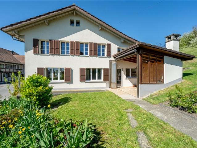 Grosszügiges Einfamilienhaus mit Baulandreserve