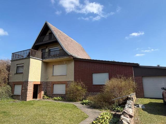 Großzügiges Einfamilienhaus mit beheiztem Indoor Pool, Kamin