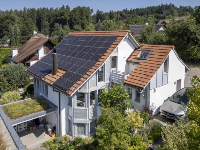 Grosszügiges Einfamilienhaus mit Einliegerwohnung und Doppelgarage