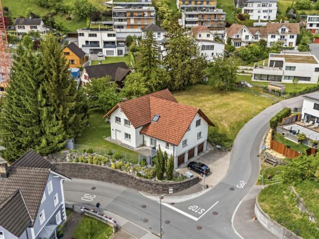 Grosszügiges Einfamilienhaus mit Einliegerwohnung