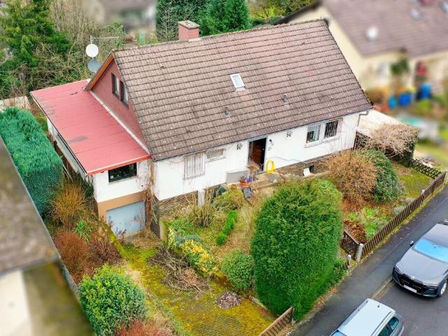 Großzügiges Einfamilienhaus mit Garage und Carport in Udenhain