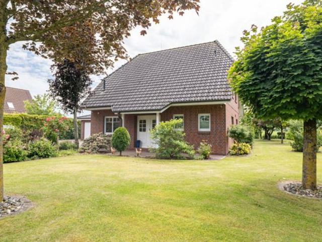 RESERVIERT Großzügiges Einfamilienhaus mit modernem Wohnkomfort, Südterrasse und liebevoll angelegtem Garten