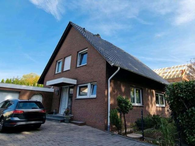 Großzügiges Einfamilienhaus in guter Lage von Herford. Traumhafte Terrasse und schöner Garten!