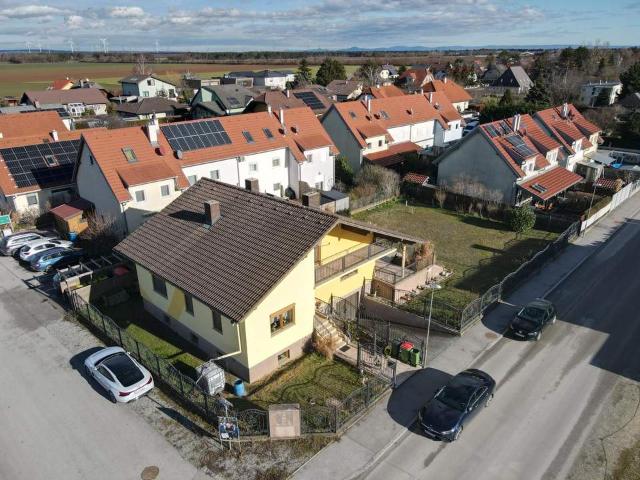 Großzügiges Einfamilienhaus in Grün Ruhelage