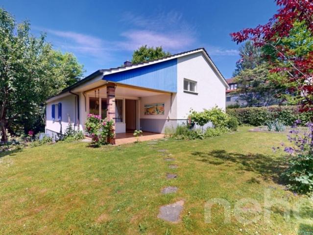 Grosszügiges Einfamilienhaus in ruhiger Lage mit Garage und Garten