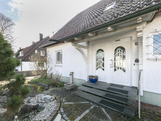 Großzügiges Einfamilienhaus in ruhiger Lage mit weitläufigem Grundstück