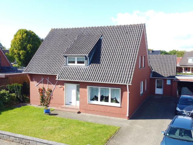 großzügiges Einfamilienhaus in ruhiger und naturnaher Lage