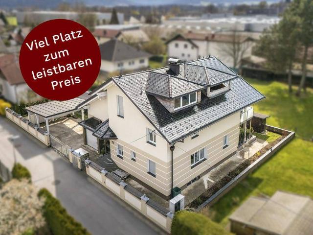 Großzügiges Einfamilienhaus / Terrasse / Balkon / Garten / Garage / Carport
