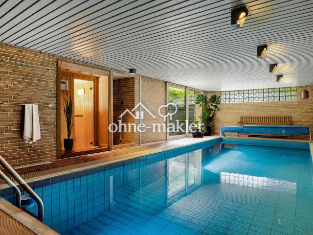 Großzügiges Familienhaus mit 4 Wohnbereichen, Garten und Indoor Pool