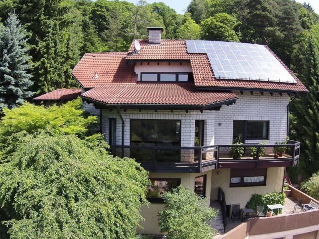 Großzügiges Familienhaus mit Einliegerwohnung und herrlichem Blick über das Neckartal von privat