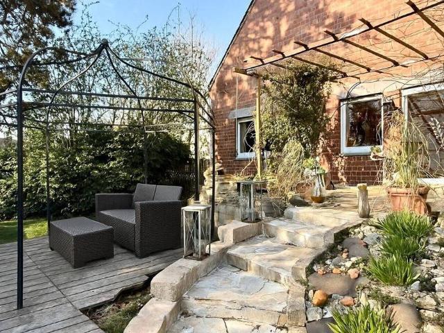 Großzügiges Familienhaus mit grüner Energie und Gartenparadies auf Eigentumsgrundstück